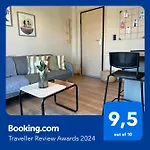 2 Doors- Luxury By The Sea, Easy Parking *