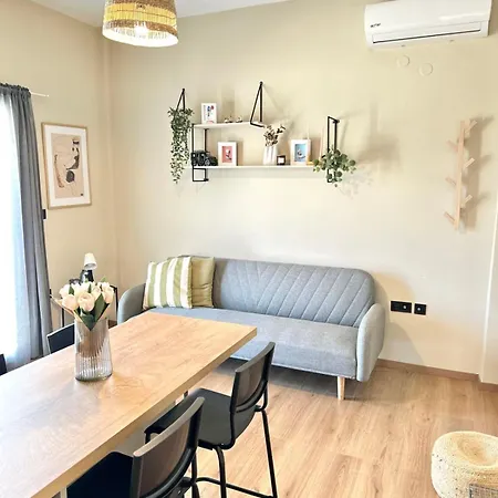 2 Doors- Luxury By The Sea, Easy Parking *