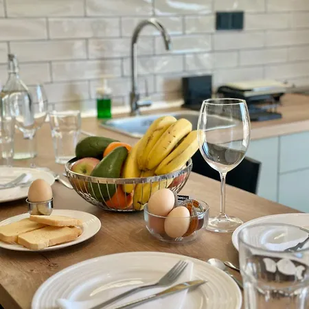 2 Doors- Luxury By The Sea, Easy Parking Apartamento *