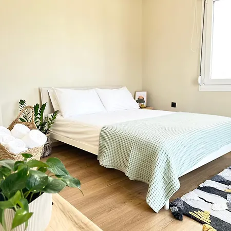 2 Doors- Luxury By The Sea, Easy Parking Appartement *