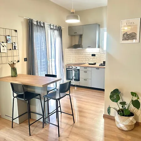 2 Doors- Luxury By The Sea, Easy Parking Appartement