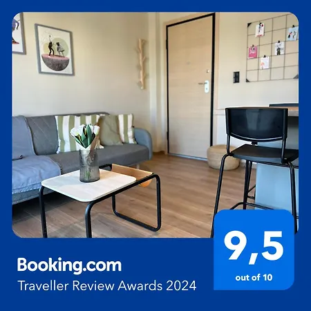 2 Doors- Luxury By The Sea, Easy Parking *