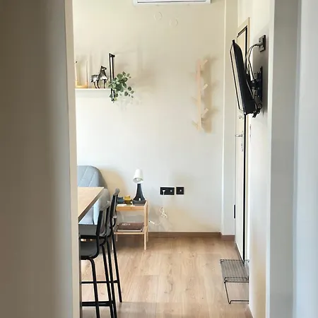 2 Doors- Luxury By The Sea, Easy Parking Appartement *