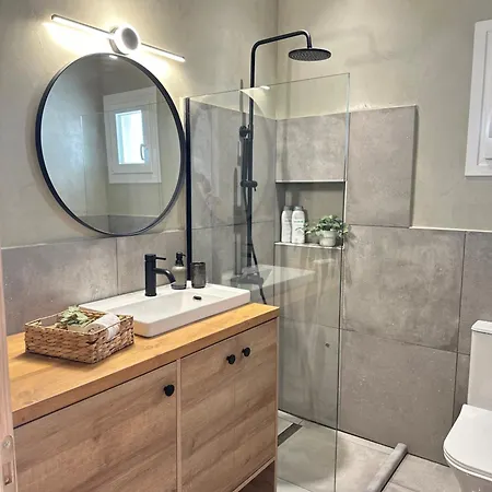 2 Doors- Luxury By The Sea, Easy Parking Appartement *