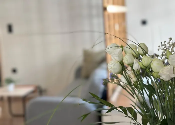 2 Doors- Luxury By The Sea, Easy Parking Apartament *