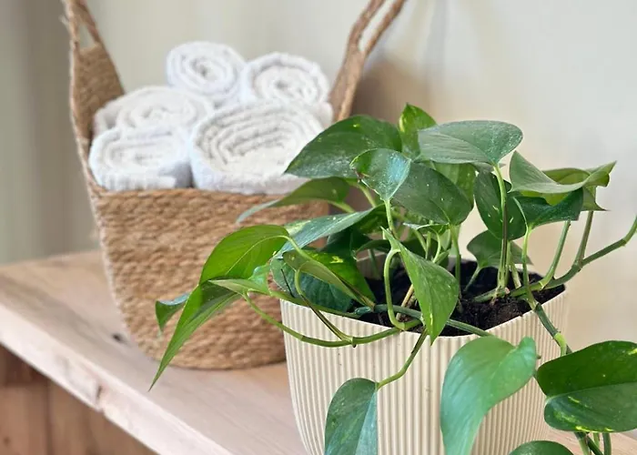 2 Doors- Luxury By The Sea, Easy Parking Apartament