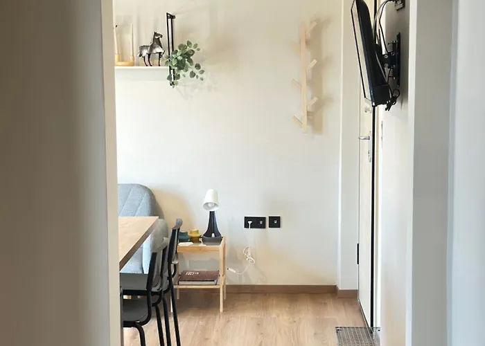 2 Doors- Luxury By The Sea, Easy Parking Apartament *